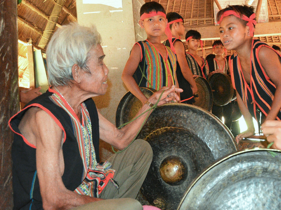 Trong phát triển các sản phẩm du lịch, yếu tố độc đáo về văn hóa truyền thống cần được phát huy. Ảnh: HL