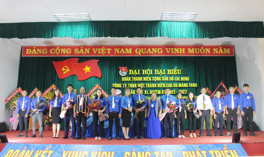 Ban Chấp hành Đoàn TNCS Hồ Chí Minh Công ty TNHH một thành viên Cao su Mang Yang khóa XI ra mắt tại Đại hội. Ảnh: Phan Lài Ban Chấp hành Đoàn TNCS Hồ Chí Minh Công ty TNHH một thành viên Cao su Mang Yang khóa XI ra mắt tại Đại hội. Ảnh: Phan Lài