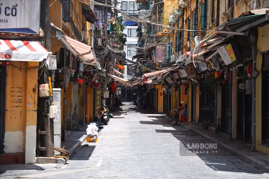 Phố cổ Hà Nội còn vẫn còn lưu giữ nét đẹp xưa. Ảnh: Phan Anh