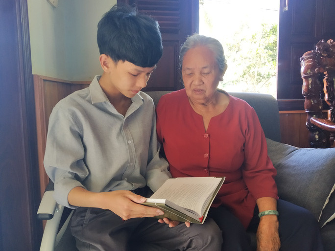 Niềm vui tuổi già của y tá Nguyễn Thị Tuất là những chuyến đi thăm đồng đội, chăm sóc vườn tược và vui vẻ với con cháu Niềm vui tuổi già của y tá Nguyễn Thị Tuất là những chuyến đi thăm đồng đội, chăm sóc vườn tược và vui vẻ với con cháu