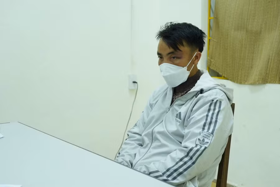 Đối tượng Sùng tại cơ quan công an. (Ảnh: Cao Cường)