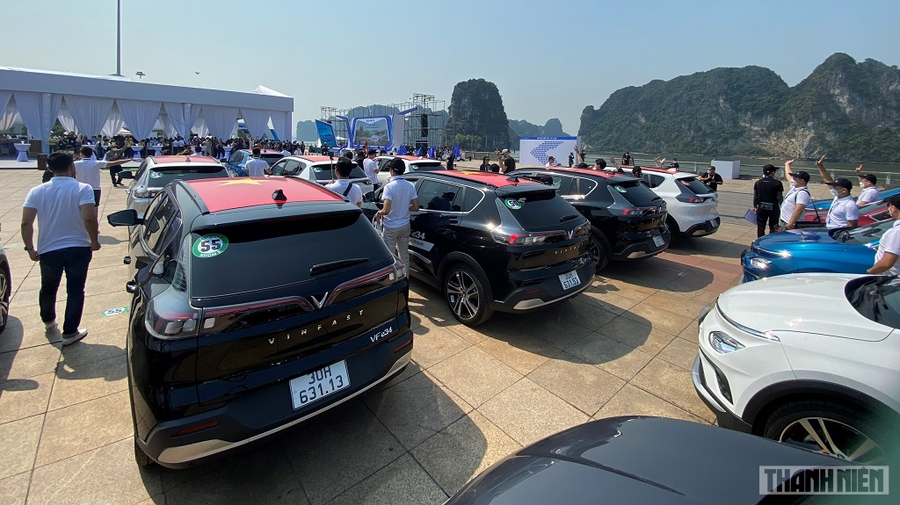 Đây là cơ hội để những khách hàng đầu tiên sở hữu xe điện VF e34 có thể trực tiếp trải nghiệm khả năng vận hành và các tính năng của xe Đây là cơ hội để những khách hàng đầu tiên sở hữu xe điện VF e34 có thể trực tiếp trải nghiệm khả năng vận hành và các tính năng của xe