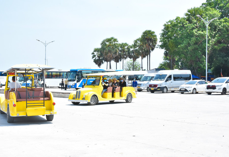  Khu du lịch Chùa Hang - Hòn Phụ Tử đưa xe điện vào khai thác phục vụ du khách tham quan