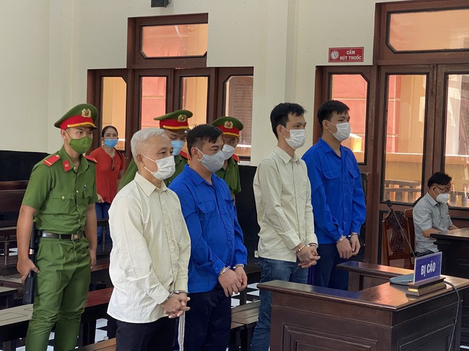 Các bị cáo nghe tuyên án Các bị cáo nghe tuyên án