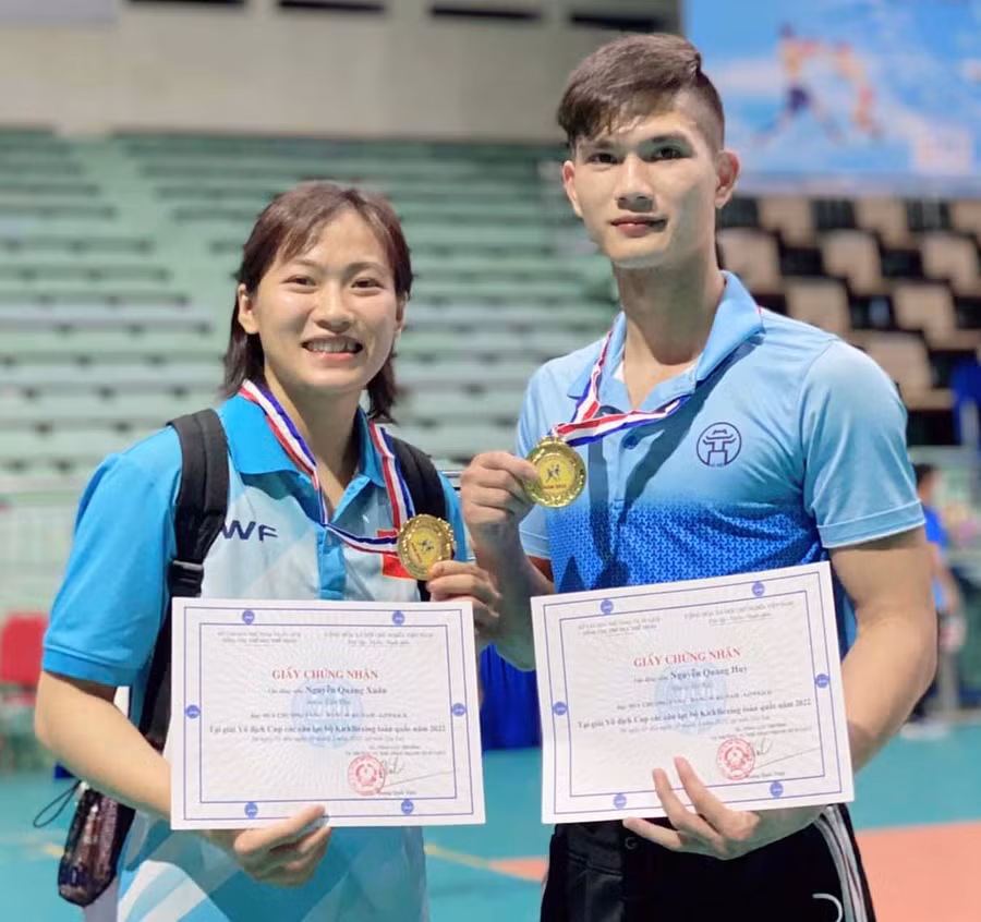 Nữ võ sĩ Lê Thị Nhi giành huy chương vàng Giải Vô địch Cúp Kickboxing toàn quốc 2022. Ảnh: Lê Văn Ngọc