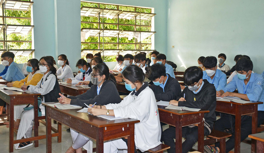 Một tiết học tại Trường THPT Pleime. Ảnh: Hà Phương