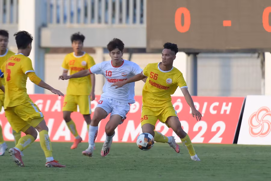 Lê Quang Hiển (10, Học viện Nutifood) và Vũ Văn Sơn (56, Hà Nội), những cái tên có thể nhận giải ở ngày cuối cùng. Ảnh: Minh Hiếu