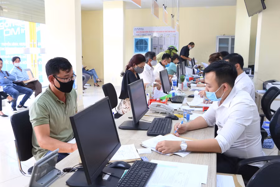 Mục tiêu đến năm 2025, có 80% dịch vụ công trực tuyến mức độ 4 được cung cấp trên nhiều phương tiện truy cập, bao gồm cả điện thoại di động. Ảnh: Quang Tấn