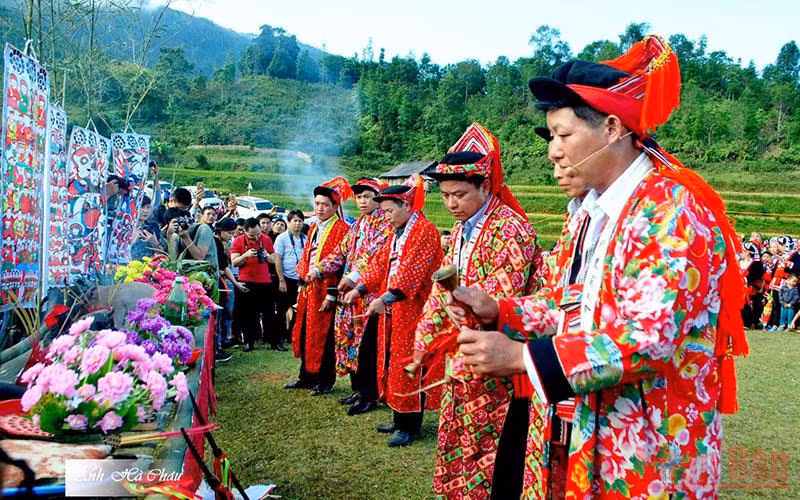 Lễ cúng Bàn Vương của người Dao đỏ, huyện Hoàng Su Phì, Hà Giang. (Ảnh: Triệu Tình)