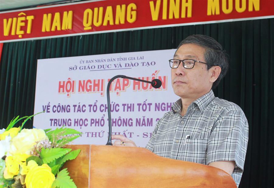  Giám đốc Sở GD-ĐT Lê Duy Định phát biểu chỉ đạo tại hội nghị. Ảnh: Mộc Trà