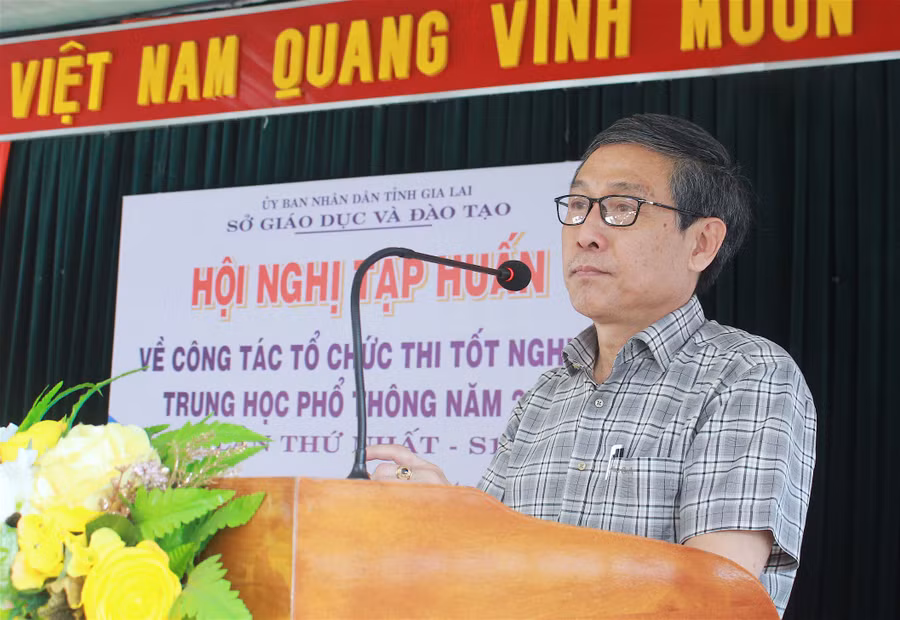  Giám đốc Sở GD-ĐT Lê Duy Định phát biểu chỉ đạo tại hội nghị. Ảnh: Mộc Trà