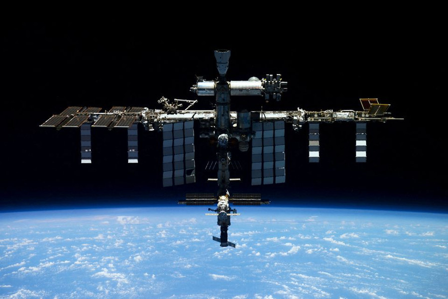 Hình ảnh Trạm vũ trụ quốc tế (ISS) do phi hành gia Pyotr Dubrov, thành viên phi hành đoàn Roscosmos chụp từ tàu vũ trụ Soyuz MS-19, công bố ngày 20/4. Ảnh: Roscosmos /Reuters Hình ảnh Trạm vũ trụ quốc tế (ISS) do phi hành gia Pyotr Dubrov, thành viên phi hành đoàn Roscosmos chụp từ tàu vũ trụ Soyuz MS-19, công bố ngày 20/4. Ảnh: Roscosmos /Reuters.