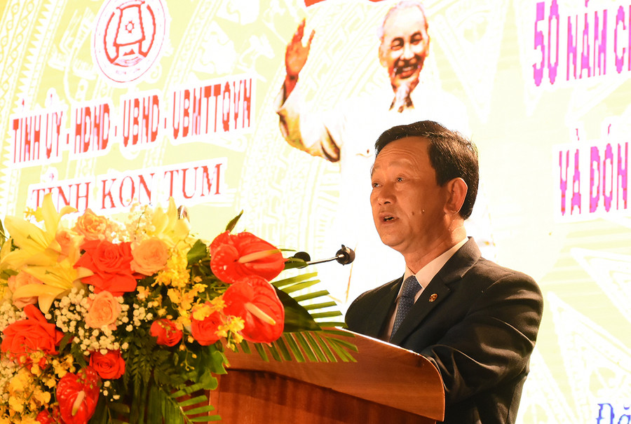 Bí thư Tỉnh ủy Kon Tum phát biểu tại buổi lễ. Ảnh: Nguyễn Tú