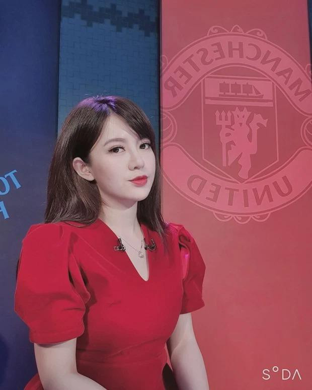 Tú Linh ngày xưa (trái) và hiện tại