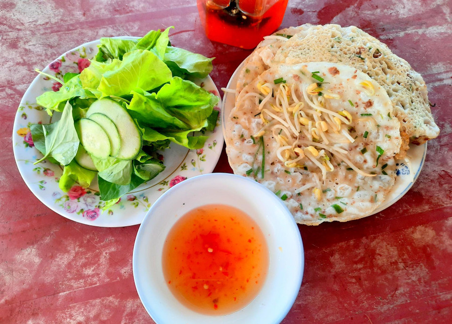 Bánh xèo vịt dân dã mà thơm ngon. Bánh xèo vịt dân dã mà thơm ngon.