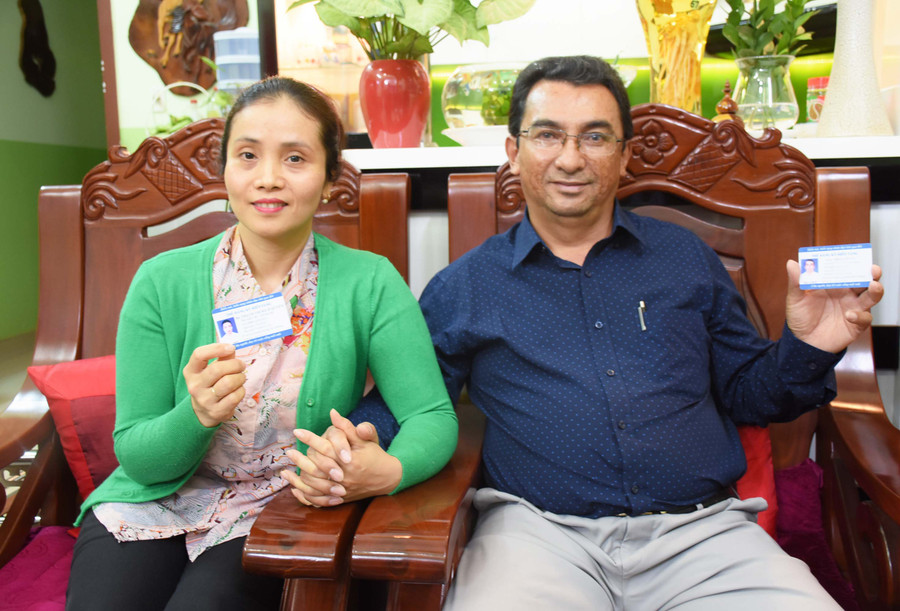 Vợ chồng dược sĩ Trịnh Hùng đồng lòng đăng ký hiến tạng để giúp những hoàn cảnh không may. Ảnh: Phương Duyên