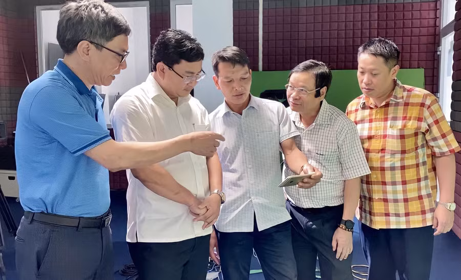 Đoàn Bản tin Thị trường Việt Nam trao đổi về công tác xuất bản báo điện tử với Ban Biên tập Báo Đắk Nông