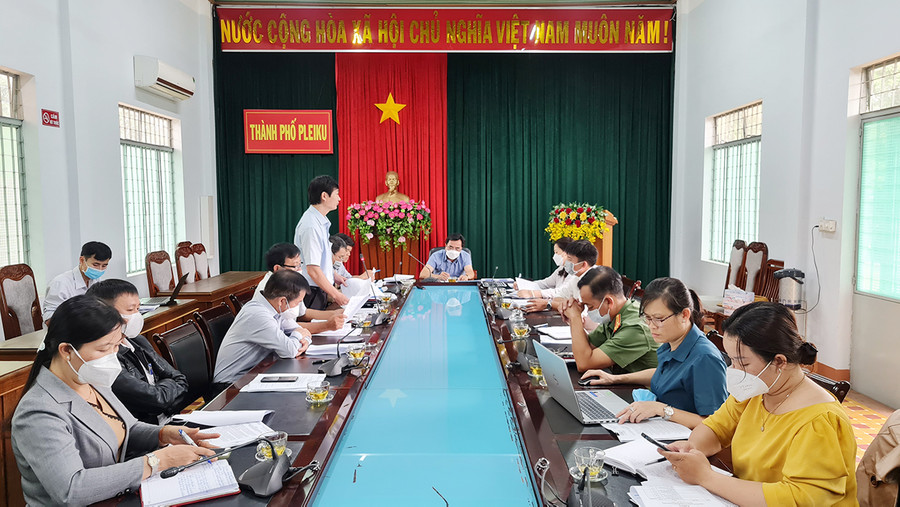 Quang cảnh buổi họp. Ảnh: Bá Bính