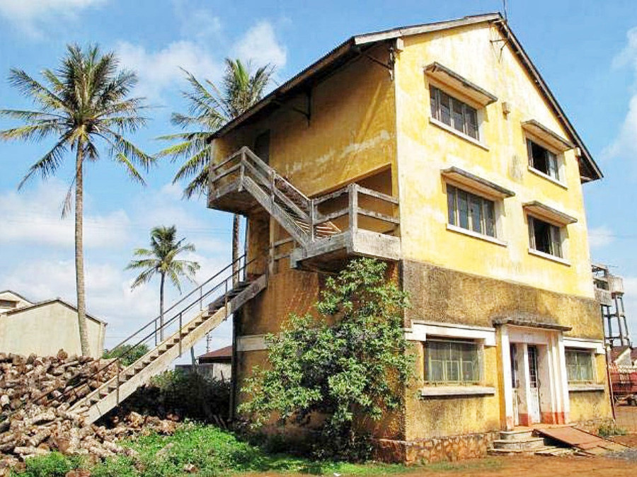 Nhà điều hành khu chế biến trà được xây dựng từ thời Pháp. Ảnh: Nguyễn Quang Hiền Nhà điều hành khu chế biến trà được xây dựng từ thời Pháp. Ảnh: Nguyễn Quang Hiền