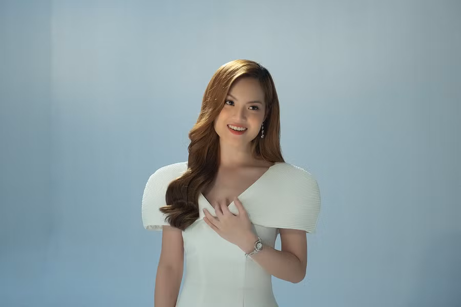 Sunny Đan Ngọc thực hiện MV để tri ân tuyến đầu chống dịch. Ảnh: NVCC