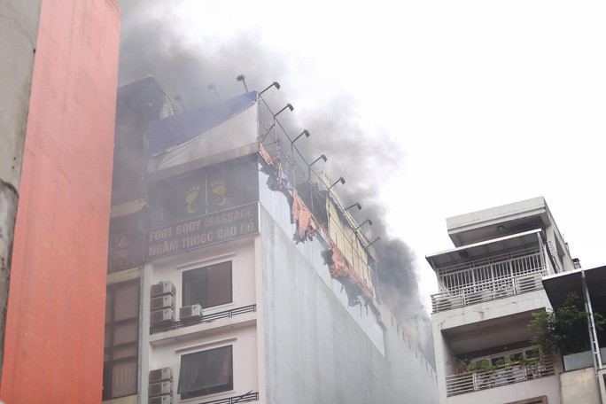 Căn nhà xảy ra cháy treo biển massage, ngâm thuốc dao đỏ