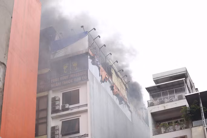 Căn nhà xảy ra cháy treo biển massage, ngâm thuốc dao đỏ