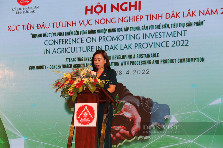 Bà Ngô Tường Vy, Tổng Giám đốc Công ty Chánh Thu phát biểu tham luận tại hội nghị xúc tiến đầu tư vào nông nghiệp Đắk Lắk 2022 tổ chức ngày 28/4. Ảnh: Ánh Dương