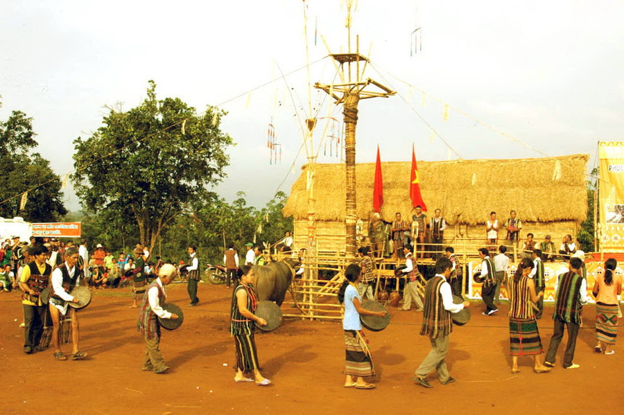 Ngày hội truyền thống của đồng bào các dân tộc xã Anh hùng Đồng Nai thượng. Ngày hội truyền thống của đồng bào các dân tộc xã Anh hùng Đồng Nai thượng.