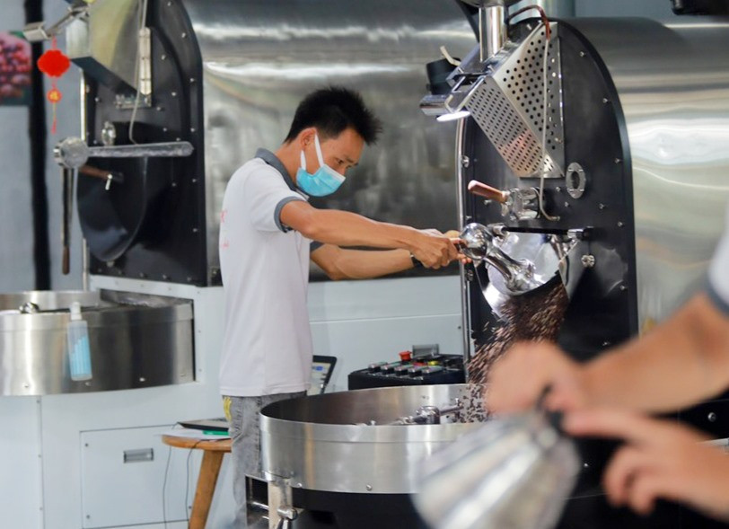 Lê Văn Lương theo đuổi giấc mơ cà phê sạch gần 10 năm qua. Ảnh: T.C Lê Văn Lương theo đuổi giấc mơ cà phê sạch gần 10 năm qua. Ảnh: T.C