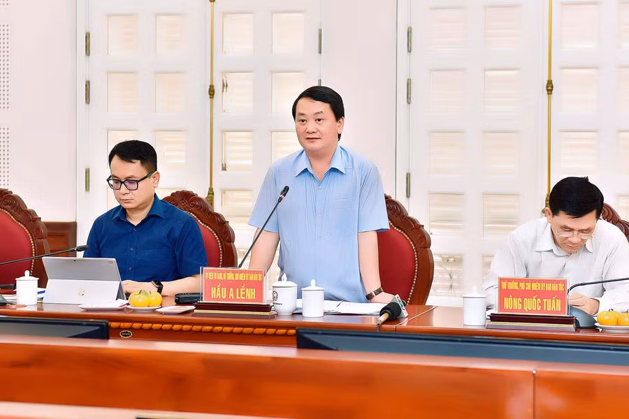 Bộ trưởng, Chủ nhiệm Ủy ban Dân tộc Hầu A Lềnh phát biểu tại buổi làm việc. Ảnh: Đức Thụy