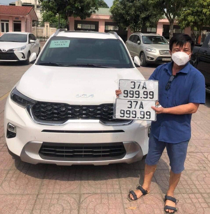 Anh T. may mắn bấm được biển số xe ô tô số 37A- 99.999 - Ảnh: Facebook Anh T. may mắn bấm được biển số xe ô tô số 37A- 99.999 - Ảnh: Facebook