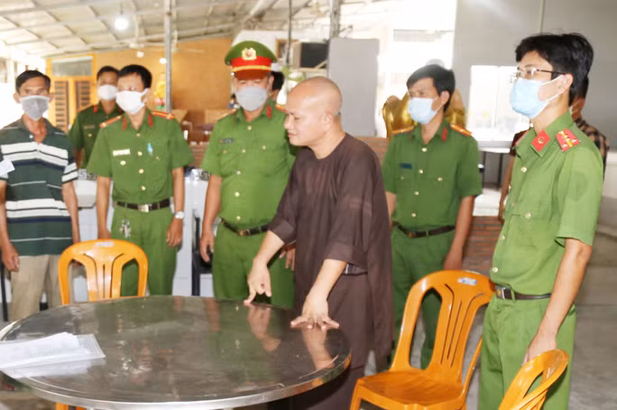 Phúc lúc bị bắt tạm giam