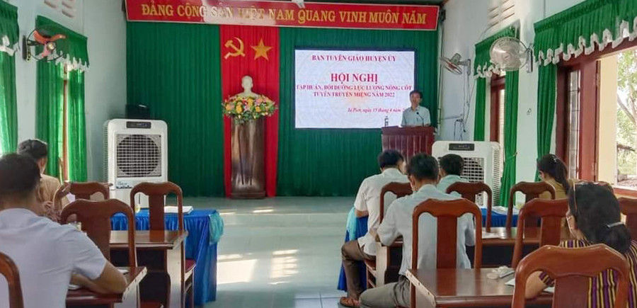 Gia Lai: Tập huấn cho lực lượng nòng cốt tuyên truyền miệng, cán bộ Hội Nông dân, Hội Chữ thập đỏ ảnh 1 Quang cảnh hội nghị tập huấn lực lượng nòng cốt tuyên truyền miệng. Ảnh: Ngọc Anh