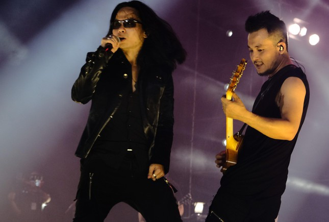 Quán quân Bức tường cover 2018 Việt Lâm trong đêm nhạc tối 2/4.