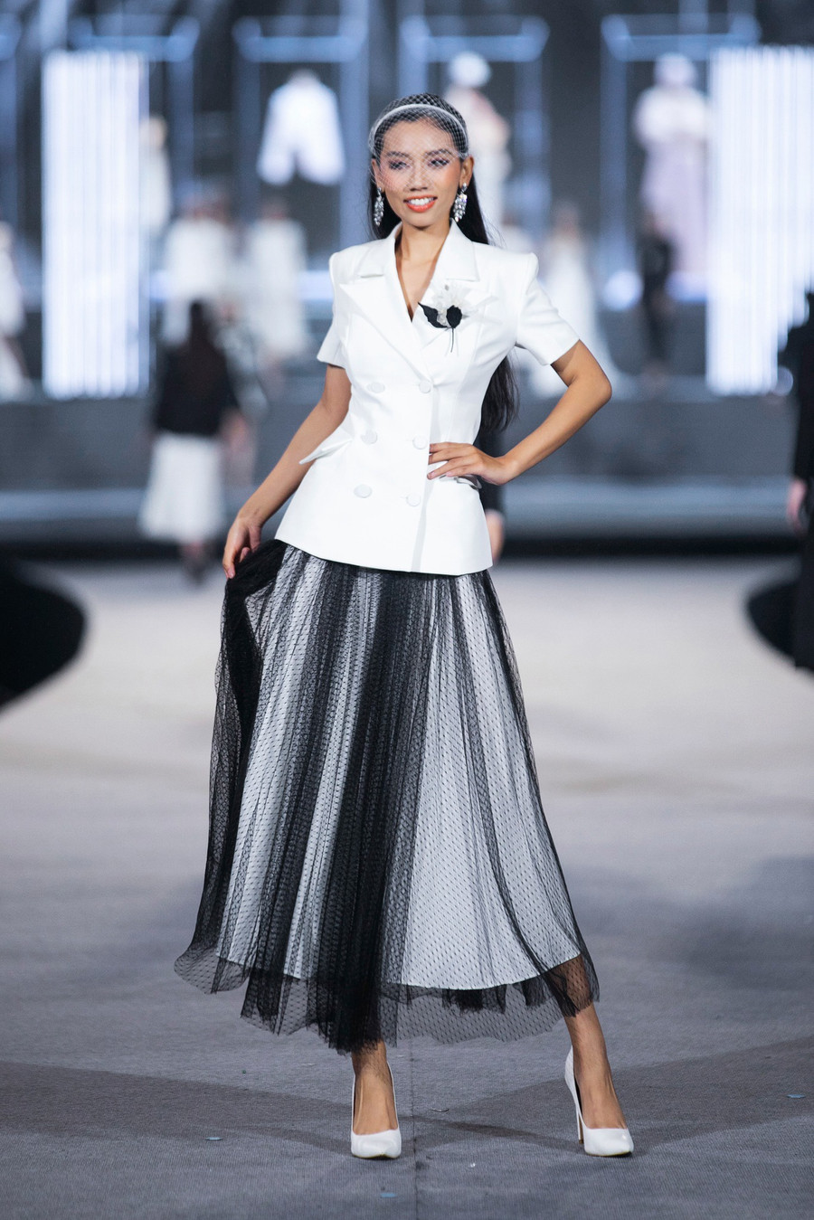 Người đẹp sử dụng thành thạo tiếng Anh, cô đạt điểm IELTS 8.0 trong kỳ thi đầu tháng 8.2020. Ngoài ra, người đẹp còn có thể giao tiếp bằng tiếng Tây Ban Nha. Theo Hoàng An, một thí sinh giỏi ngoại ngữ là lợi thế nhưng không phải tất cả. Cô đánh giá cao lòng nhân ái, tri thức, sự tự tin, bản lĩnh khi dự thi nhan sắc. Ảnh: BTC