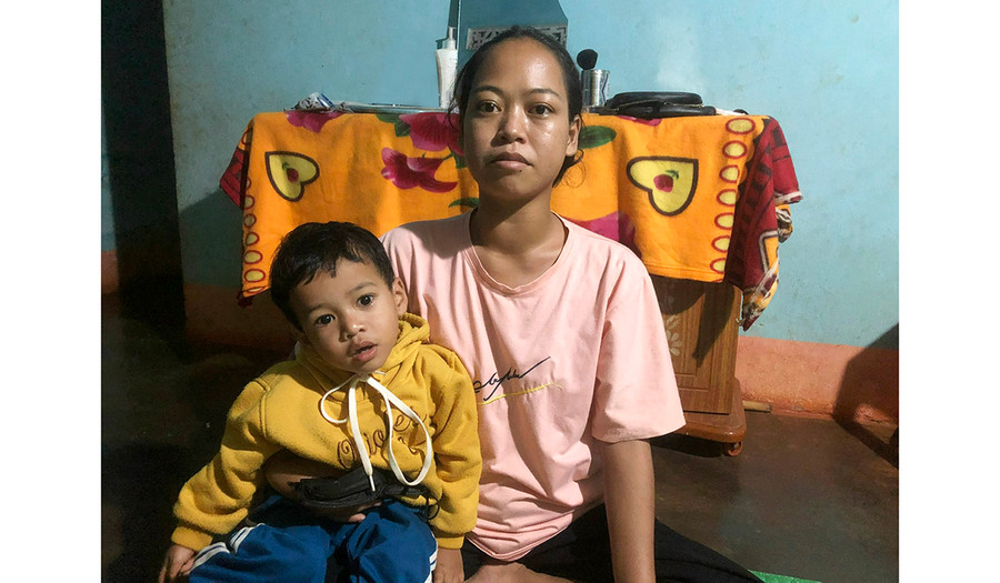  Chị Não và con trai. Ảnh: Đinh Yến