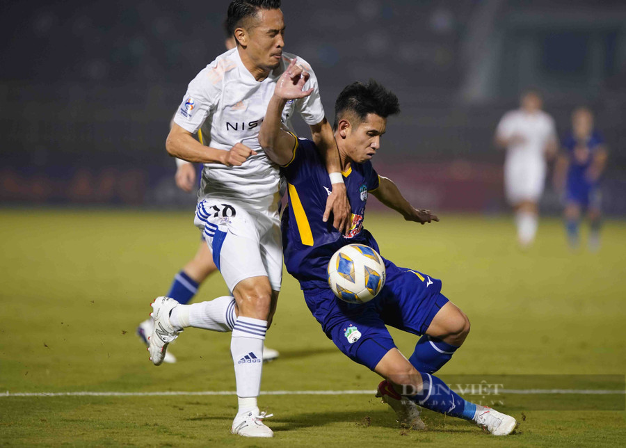 Dẫu vậy, điểm yếu của đội chủ nhà ở trận này là khả năng phòng ngự tình huống cố định. Yokohama F.Marinos có tiền đạo Leo Ceara rất lợi hại ở những pha bóng như vậy nhờ khả năng chọn vị trí, băng cắt và dứt điểm. Cầu thủ người Brazil ghi 2 bàn.