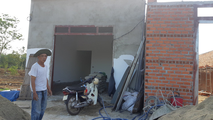 2 căn nhà đang xây dựng trên đất thổ cư thì bị cơ quan chức năng lập biên bản tạm đình chỉ vì không phù hợp quy hoạch