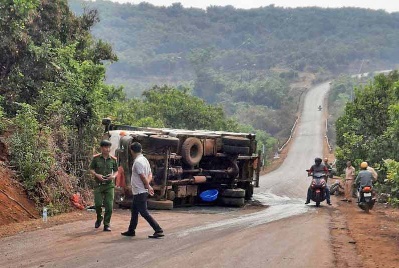 Hiện trường vụ tai nạn giao thông trên tỉnh lộ 664 (đoạn từ xã Ia Krai đi xã Ia Tô). Ảnh: Nguyễn Tú