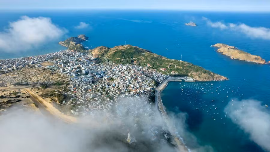 Làng chài Nhơn Lý. Ảnh: Dũng Nhân