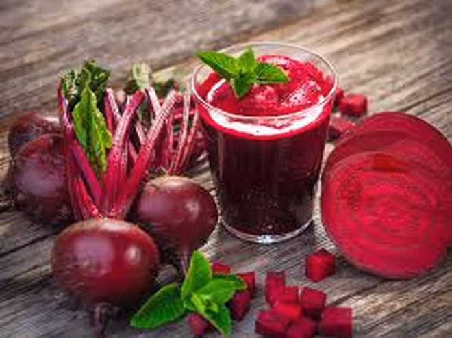 Nước ép củ dền (tên tiếng Anh beetroot juice) được nhiều chuyên gia dinh dưỡng cho rằng một thức uống tốt cho lá gan khỏe mạnh. Ảnh: Shutterstock