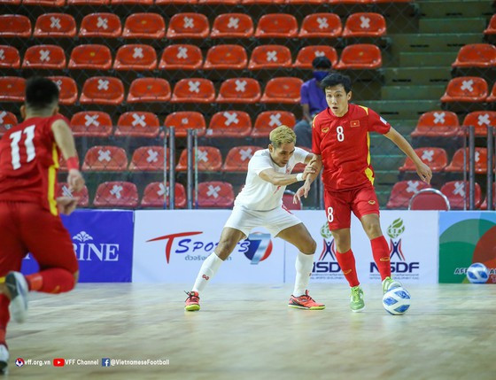 Minh Trí là cầu thủ sút quả luân lưu cuối cùng, giúp futsal Việt Nam đánh bại Myanmar  Minh Trí là cầu thủ sút quả luân lưu cuối cùng, giúp futsal Việt Nam đánh bại Myanmar