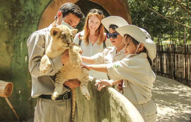 Du lịch trở lại mang đến niềm vui cho mọi nhà. Ảnh minh họa: CTV/Vietnam+