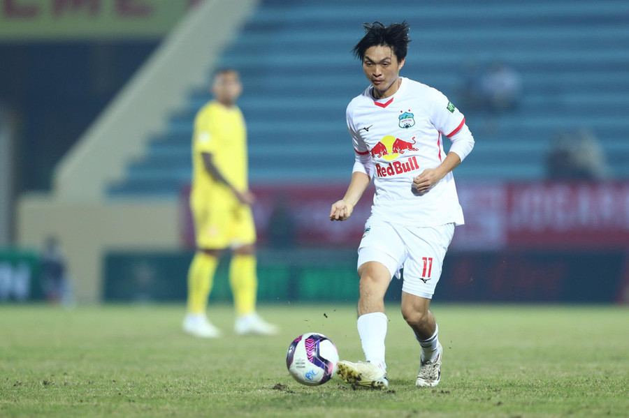 Tuấn Anh có thể ở lại HAGL theo bản hợp đồng mới có thời hạn. Ảnh: SPORT