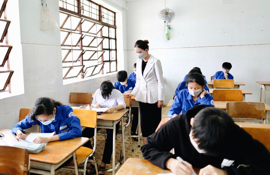 Cẩm Vân được một trung tâm giáo dục thường xuyên mời đi dạy. Ảnh: M.H Cẩm Vân được một trung tâm giáo dục thường xuyên mời đi dạy. Ảnh: M.H