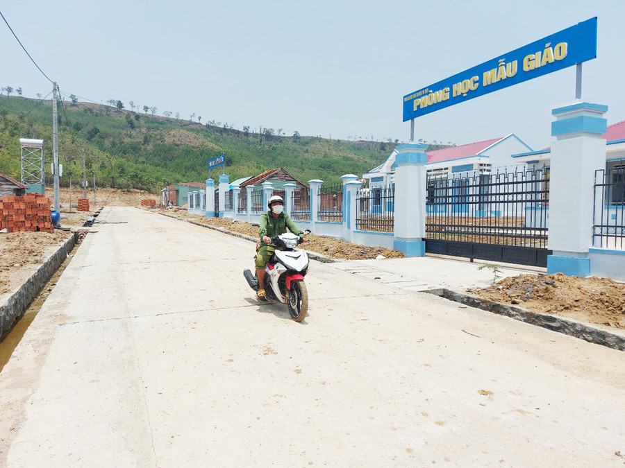 Khu tái định cư ngày càng khang trang, sạch đẹp. Ảnh: Nguyễn Tú Tại khu tái định cư có cả trường học khang trang. Ảnh: Nguyễn Tú