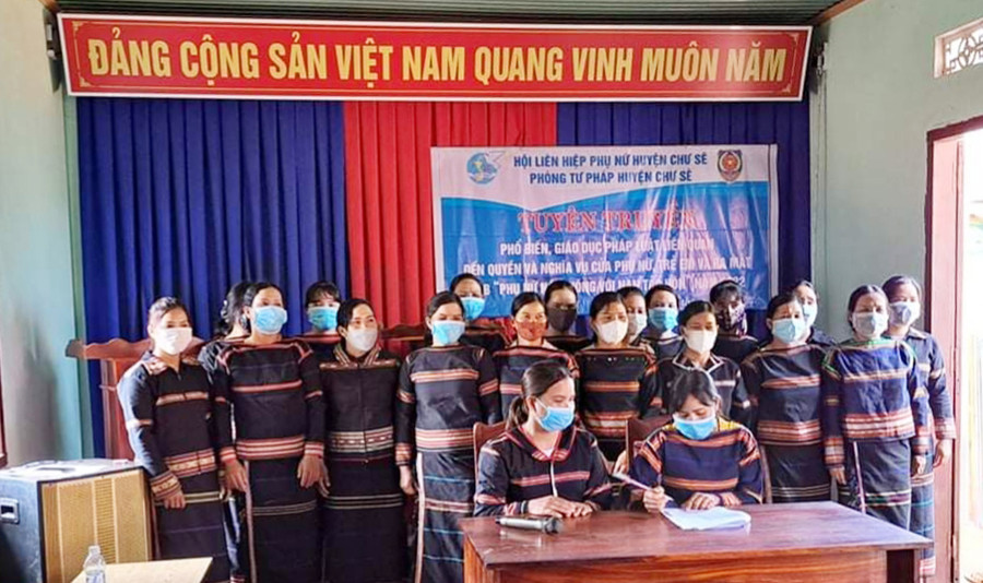 Câu lạc bộ “Phụ nữ nói không với nạn tảo hôn" tại làng O Grưng (xã Ia Ko, huyện Chư Sê) có 25 thành viên. Ảnh: Anh Quân Ra mắt Câu lạc bộ “Phụ nữ nói không nạn tảo hôn tại làng O Grưng, xã Ia Ko, huyện Chư Sê. Ảnh: Anh Quân