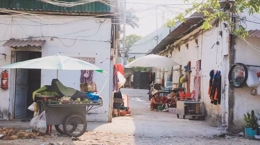 Nhiều công nhân vẫn đang nợ mấy tháng tiền trọ tại khu trọ Q.8, TP.HCM. Ảnh: Thu Ngân