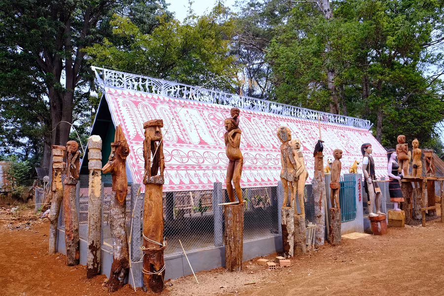 Nhà mồ làng Kép-xã ia Mơ Nông (huyện Chư Pah) là địa chỉ tìm hiểu văn hóa bản địa trên cung du lịch kết nối với Kon Tum . Ảnh: Hoàng Ngọc