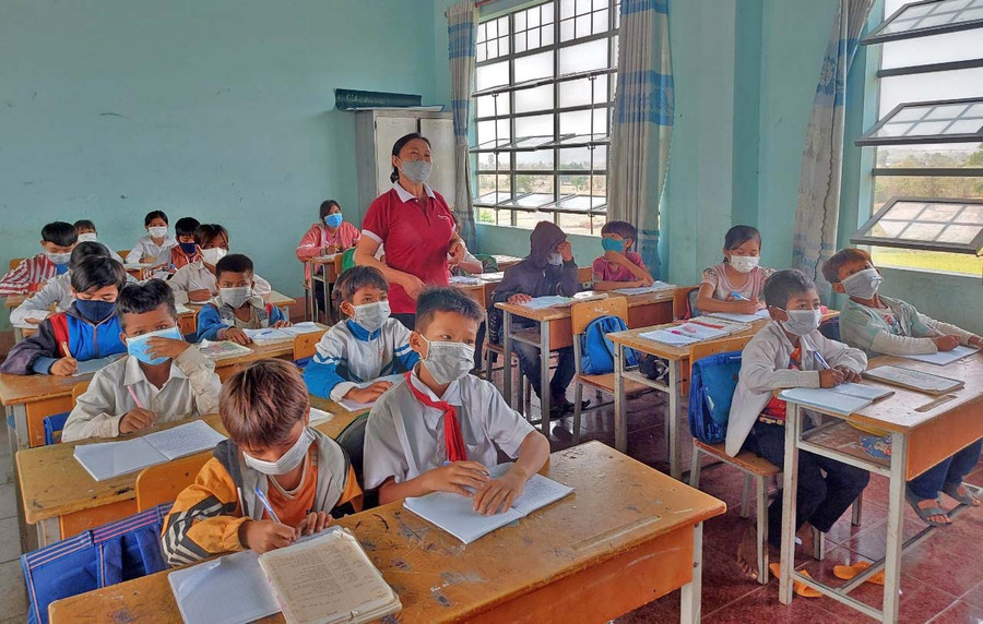 Một giờ học của học sinh lớp 4A Trường Phổ thông Dân tộc Nội trú Tiểu học Nay Der. Ảnh: Hoành Sơn